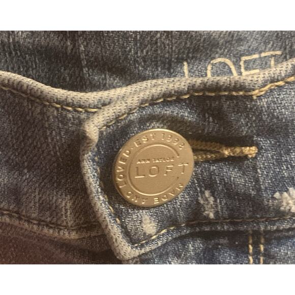 Loft Womens Size 14 Distressed Light Denim Roll Shorts - Picture 5 of 8